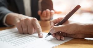 Leia mais sobre o artigo CONTRATOS – QUAIS OS PRINCIPAIS CUIDADOS PARA EVITAR PROBLEMAS?